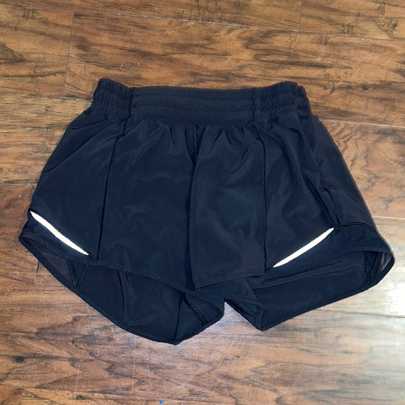 Lululemon Hottie hot shorts - Picture 1 of 3